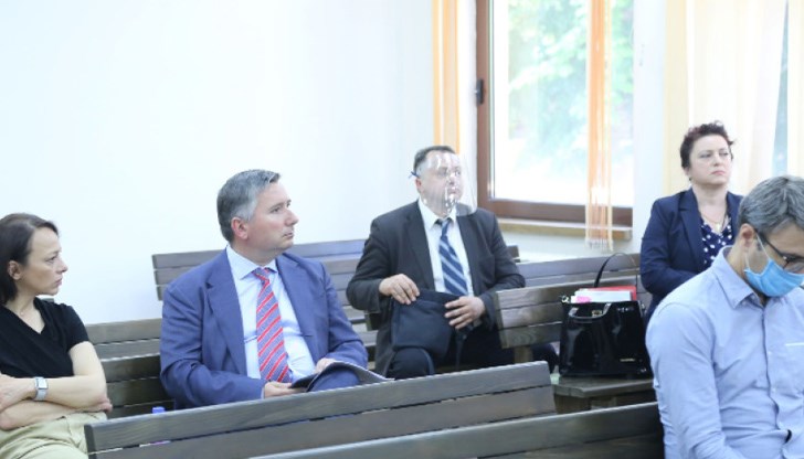 Според обвинението Прокопиев е подбудил Симеон Дянков да извърши престъпление по служба, а Трайков е подсъдим за безстопанственост Според обвинението Прокопиев е подбудил Симеон Дянков да извърши престъпление по служба, а Трайков е подсъдим за безстопанственост