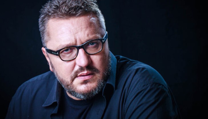 Иначе всички искат да го убият, защото прави добрини. Иначе всички искат да го убият, защото прави добрини.