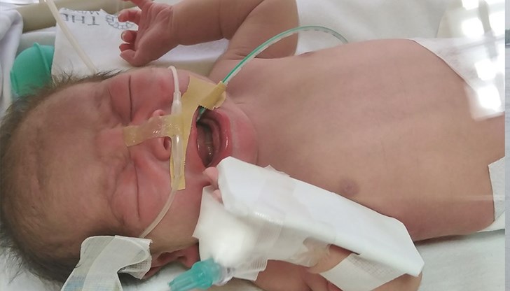 Новороденият изненадващо Исая е в добро здравословно състояние