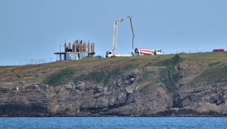 Въпреки спрения устройствен план на Царево, в Синеморец започнаха нови строежи Въпреки спрения устройствен план на Царево, в Синеморец започнаха нови строежи