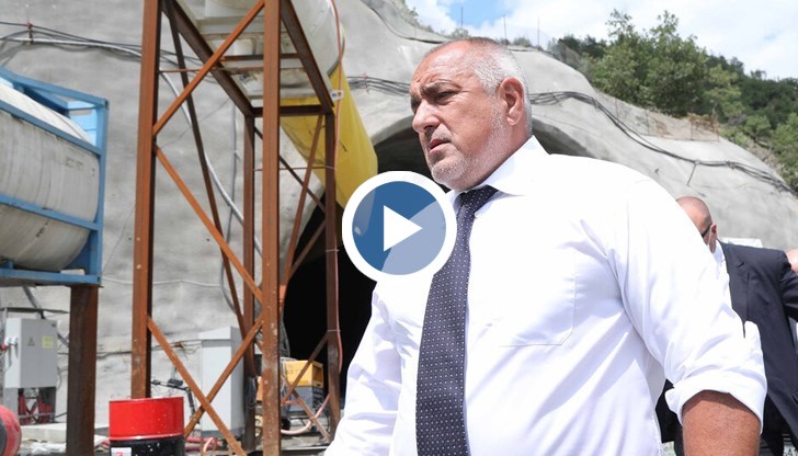 Министър-председателят направи първа копка за изграждането на транспортен мост над река Осъм