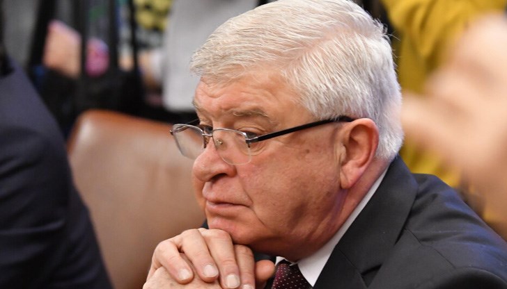 Засега... Засега...