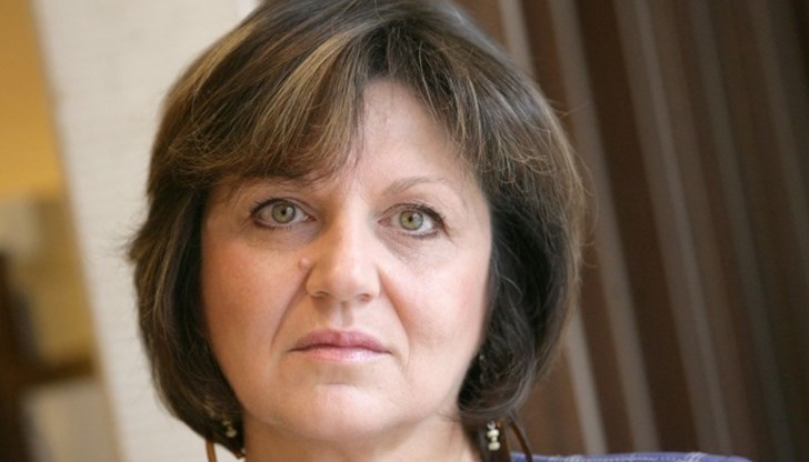 Тази история може да бъде разказана по различен начин, от името на всеки един от участниците в нея, като в японски роман от минали епохи… Тази история може да бъде разказана по различен начин, от името на всеки един от участниците в нея, като в японски роман от минали епохи…