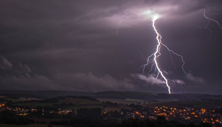 Седемгодишното момче е ударено от гръм на плажа на Финския залив Седемгодишното момче е ударено от гръм на плажа на Финския залив