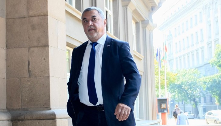 От началото на годината цените на мобилните услуги поскъпнаха с 60-70 до 100 %, заяви лидерът на НФСБ