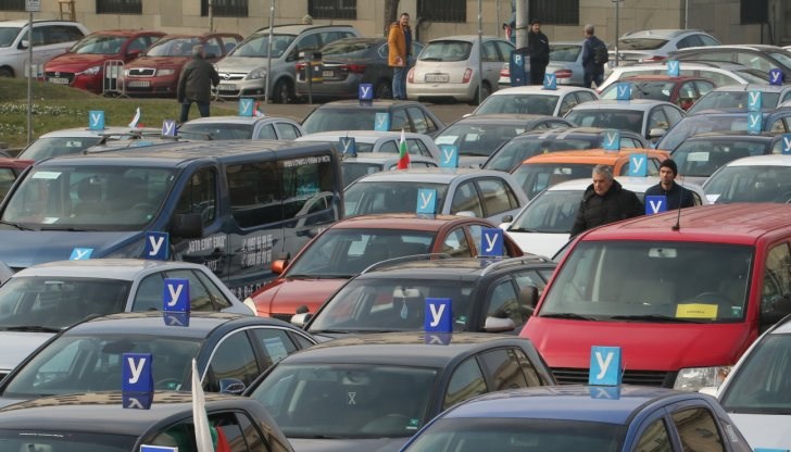 Що се отнася до психотестовете, за една част от шофьорите у нас това е нещо отживяло времето си и напълно излишно, което трябва да бъде заменено с по-съвременен начин за проверка на психическото състояние и пригодност на кандидата за шофьор