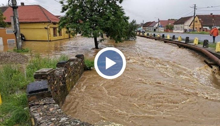 Вече няколко дни северната част на страната е в плен на обилни валежи