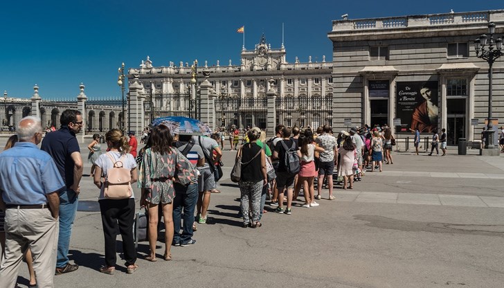 Взаимоотношенията между туроператора и пътуващите са предмет на договор и в него е описано в кой етап на организиране на пътуването клиентът може да се откаже, без да дължи пари Взаимоотношенията между туроператора и пътуващите са предмет на договор и в него е описано в кой етап на организиране на пътуването клиентът може да се откаже, без да дължи пари