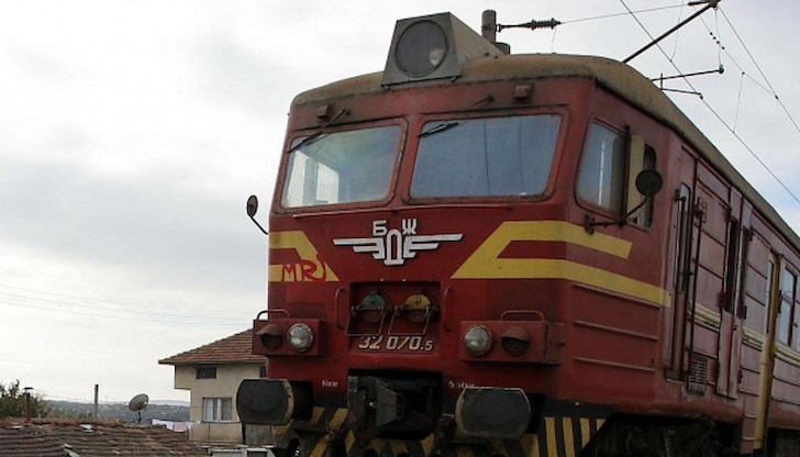 Движението на влаковете е спряно по препоръка на службата "Пожарна безопасност и защита на населението" Движението на влаковете е спряно по препоръка на службата "Пожарна безопасност и защита на населението"