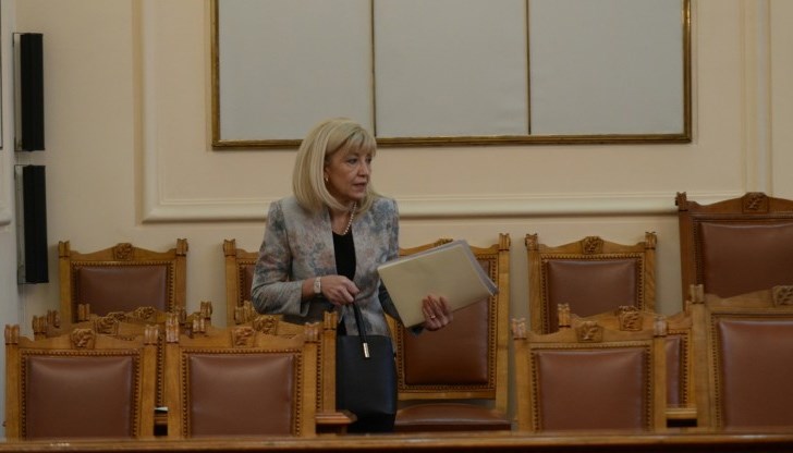 На въпроси на депутати ще отговаря министърът на регионалното развитие и благоустройството Петя Аврамова