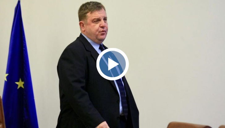 Министърът на отбраната отрече да е имал нерегламентирани връзки с братята Пламен и Атанас Бобокови