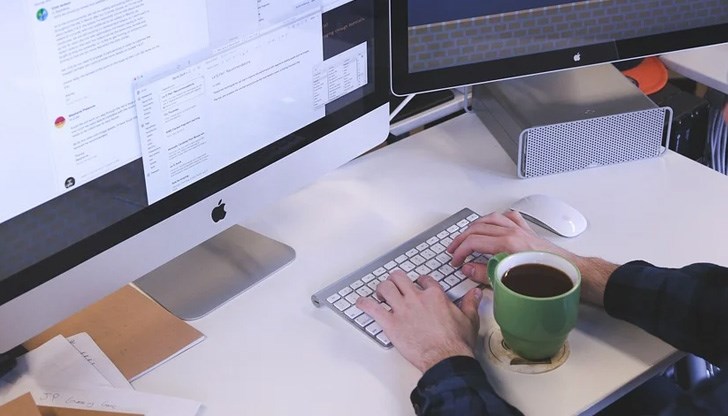 Срещата се проведе в платформата Zoom /Снимката е илюстративна/