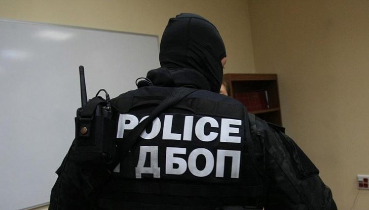 Твърденията на обвинителите са, че организираната престъпна група е предлагала чадър на наркоорганизациите и в замяна е получавала пари, като често вместо в интерес на държавата, ръководителите на сектор „Наркотици" са притискали и разследвали конкурентни групировки и умело са прикривали следите си