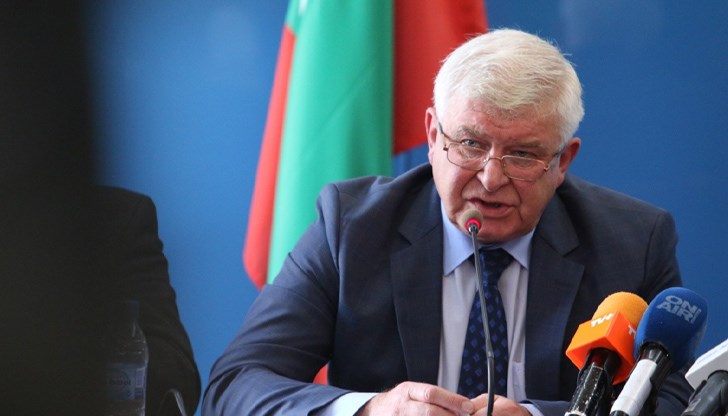 Изключение за маските се допуска само за клиентите в местата за хранене и питейните заведения Изключение за маските се допуска само за клиентите в местата за хранене и питейните заведения