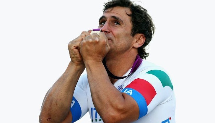 Един от най-вдъхновяващите спортисти в историята е бил приет в болница след катастрофа