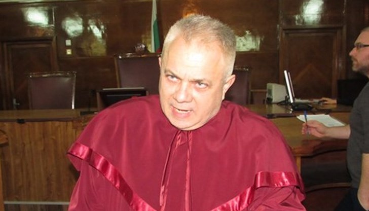 Местно издание твърди, че Николов е бил разпитан в Русе, на работното му място Местно издание твърди, че Николов е бил разпитан в Русе, на работното му място