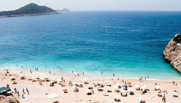 На плажовете ще е забранено пушенето и няма да е позволено хавлиените кърпи да се опъват на пясъка На плажовете ще е забранено пушенето и няма да е позволено хавлиените кърпи да се опъват на пясъка