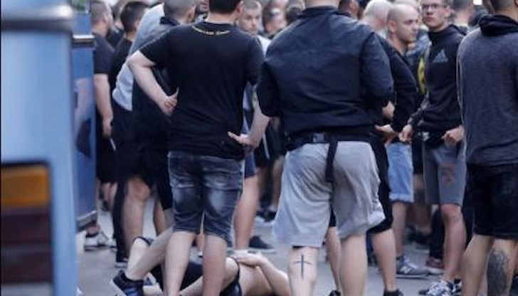 Привърженици на Ботев Пловдив са влезли във физическа саморазправа с органите на реда, които са стояли пред Сектор „Б” на „Българска армия”