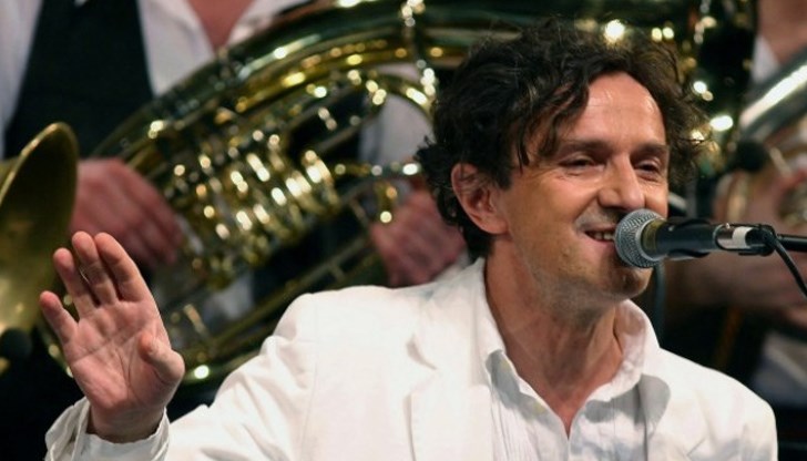 Той ще трябва да заплати 1 милион евро на попутия Енрико Масиас