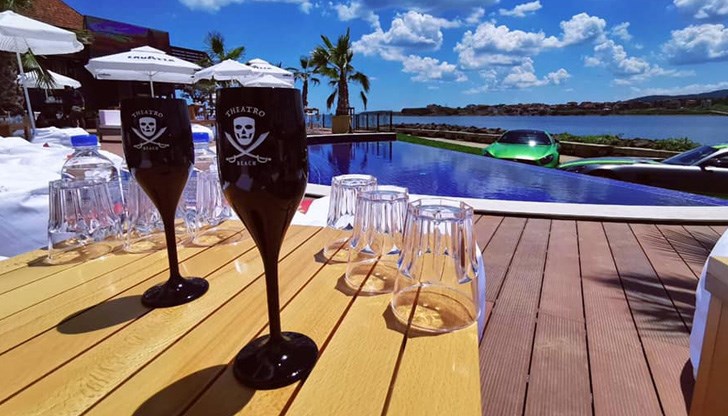 Екипът на THEATRO BEACH публикува снимки на PCR тестовете на служителите си Екипът на THEATRO BEACH публикува снимки на PCR тестовете на служителите си