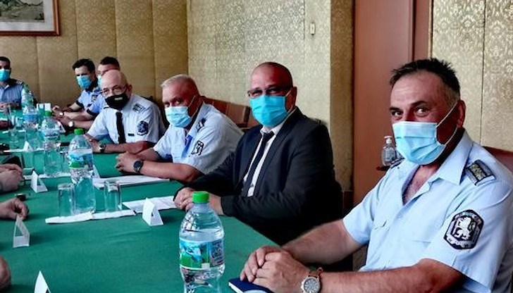 На среща днес бе договорено екипната работа между българските и румънските полицаи за летния сезон у нас На среща днес бе договорено екипната работа между българските и румънските полицаи за летния сезон у нас