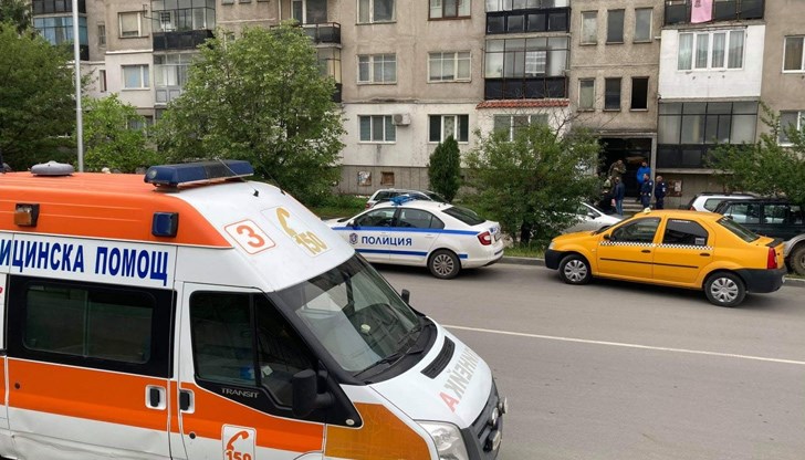 Жертвите са открити в една от стаите в жилище в кв. „Изток”