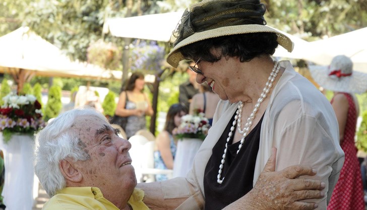 С нея ще бъде почетена паметта и на Нейчо Попов