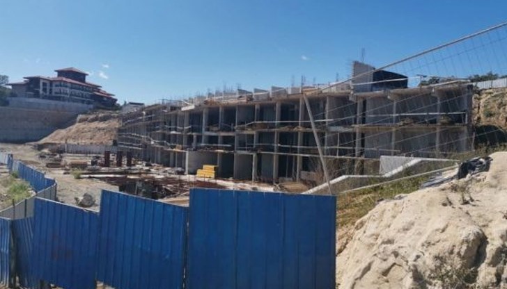 Никой не изнаглява по този начин – да построи хотел и да каже – това не е хотел, ами е стена. Толкова е абсурдно, че нямам думи