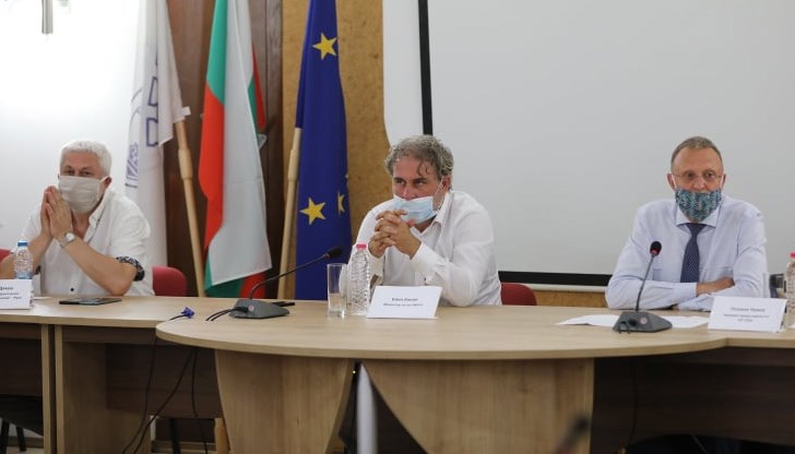 По думите на министъра, Русе заслужава уважение и адмирации за всичко, което е показвал през годините в областта на културата