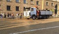 Камионът с озвучителната техника все пак стигна до протеста