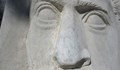 Русенци: Барелефът на Ботев с нос като кръпка, Вапцаров – нацапан със зелено