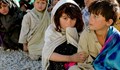 Афганистанско момиче застреля талибани, убили родителите му