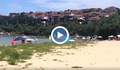 800 туристи останаха без чадъри и шезлонги на плаж "Златна рибка"