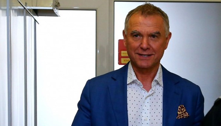 Лекари трябвало да го прегледат заради оплакването му от болки и отток в коляното Лекари трябвало да го прегледат заради оплакването му от болки и отток в коляното