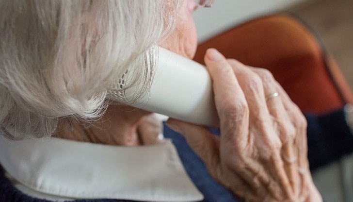 Непознатият успял да заблуди възрастната жена, че се провежда полицейска операция за залавяне на телефонни измамници и е необходимо тя да окаже съдействие Непознатият успял да заблуди възрастната жена, че се провежда полицейска операция за залавяне на телефонни измамници и е необходимо тя да окаже съдействие