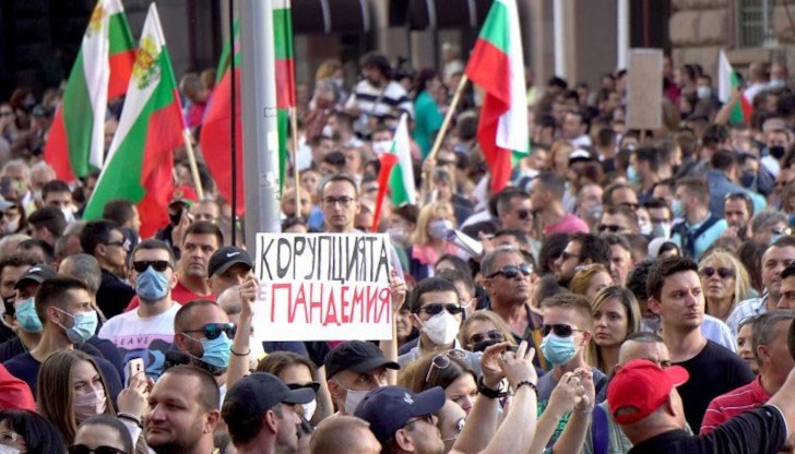 Продължават антиправителствените протести освен в София и в редица други градове на страната - Бургас, Русе, Добрич, Ямбол и Пазарджик
