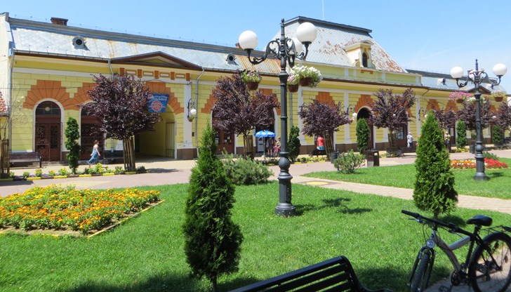 Съгласно законa решението се взема първоначално от местните власти, а след това трябва да бъде одобрено и от Националния комитет за извънредни ситуации Съгласно законa решението се взема първоначално от местните власти, а след това трябва да бъде одобрено и от Националния комитет за извънредни ситуации