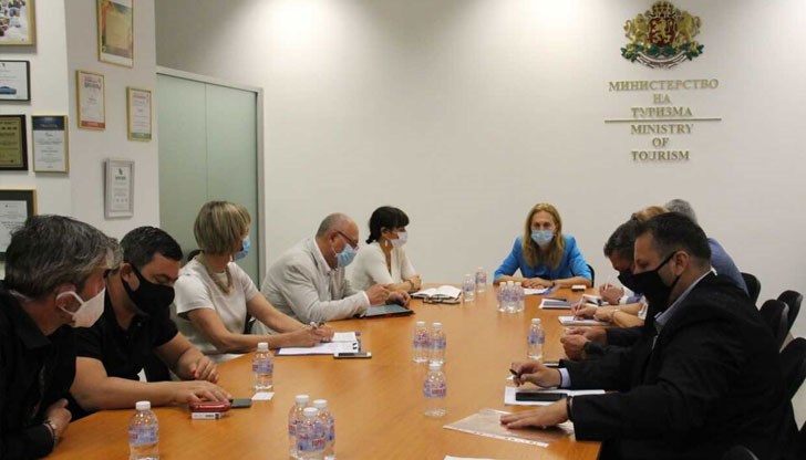 От бизнеса посочиха, че подкрепят идеята и са готови да осигурят нужните хотели. От бизнеса посочиха, че подкрепят идеята и са готови да осигурят нужните хотели.