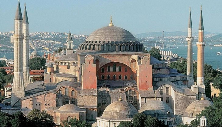 Никой не можа да спре Ердоган в стремежа му да превърна красивата българска църква в турска джамия
