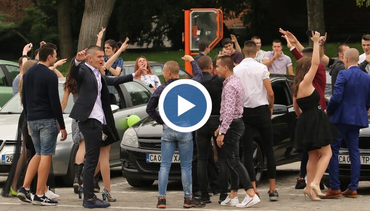 Момчето е посетило няколко заведения на бала си