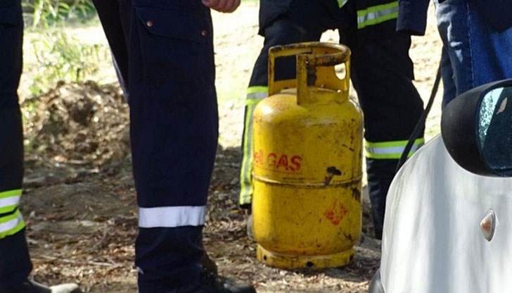 Пожарникарите бързо се справили с дефектната бутилка и предотвратили нейното възпламеняване