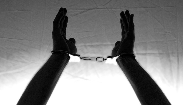 Извършват се претърсвания на 38 адреса в различни населени места