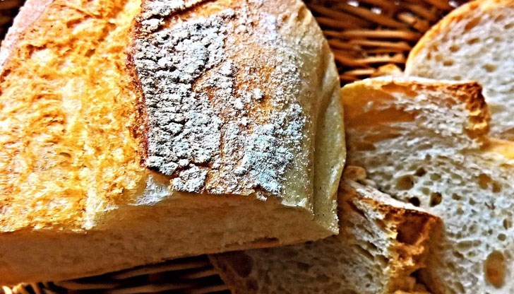 В белия хляб няма хранителни фибри, а витамините от група В напълно отсъстват