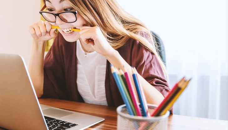 Заради COVID-епидемията училищата сами ще определят колко от дисциплините да се изучават дистанционно Заради COVID-епидемията училищата сами ще определят колко от дисциплините да се изучават дистанционно