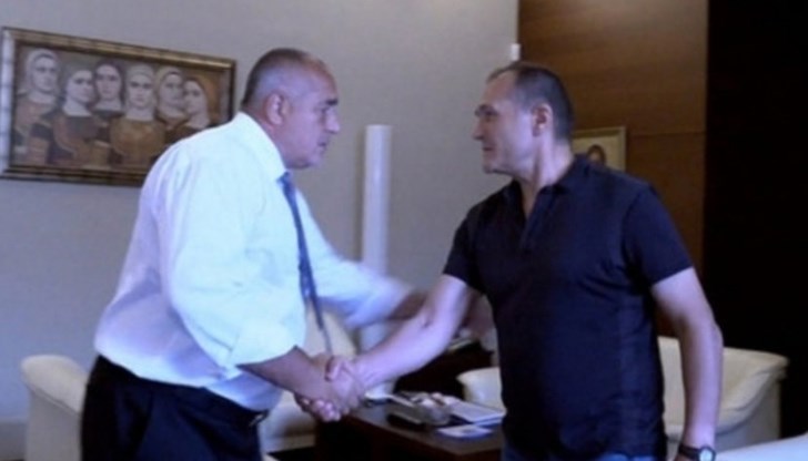 Единственото решение е #оставка. Протести до край Единственото решение е #оставка. Протести до край