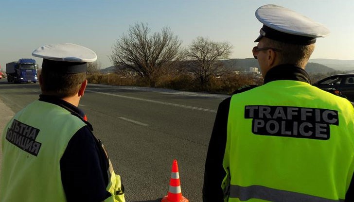 Усилени полицейски патрули ще има по пътищата към границите, по очакваните най-натоварени трасета - магистрали, главен път Е-79 и трасето Русе-Маказа
