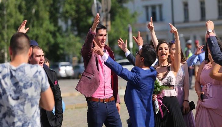 Един бал във Велико Търново - десетки заразени хора