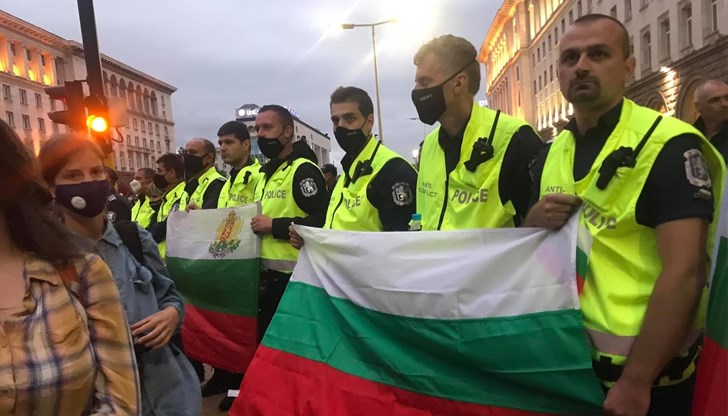 Пазете Родината, бъдете достойни българи! Пазете Родината, бъдете достойни българи!