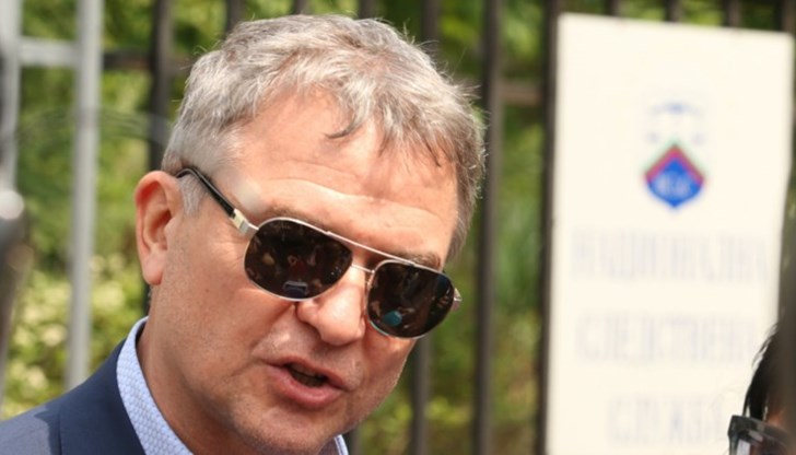 Аз отдавна го разказвам на всички медии, че ние сме порядъчни хора с брат ми, сериозни инвеститори и заслужаваме достойно отношение