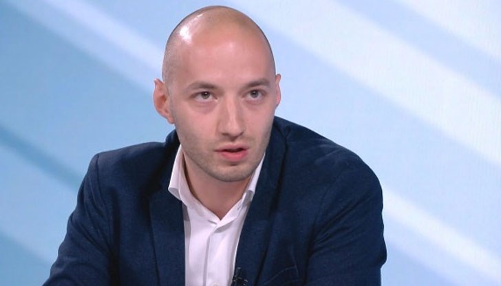 Ганев смята, че поредици от събития през последните няколко седмици са довели до наслояване на напрежение, което е довело до протестите Ганев смята, че поредици от събития през последните няколко седмици са довели до наслояване на напрежение, което е довело до протестите